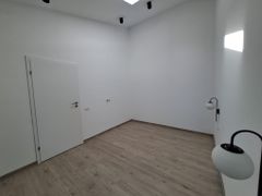 Studio in Vila , Centrala Proprie , Totul Nou L354