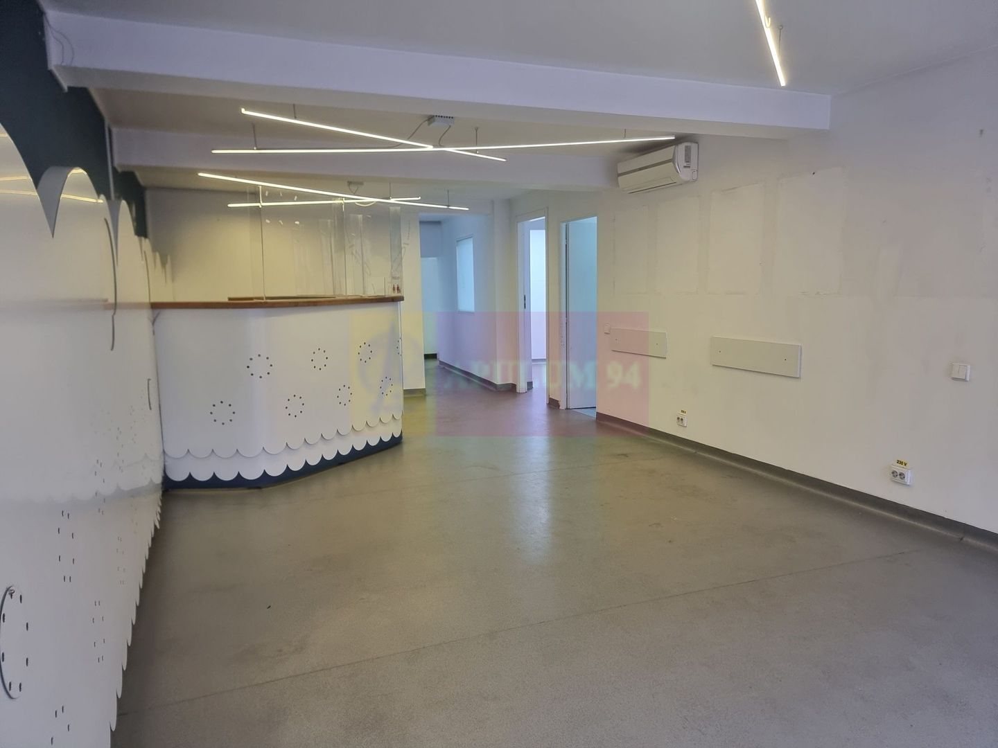 Spațiul este pretabil pentru Cabinet Medical Birouri Showroom