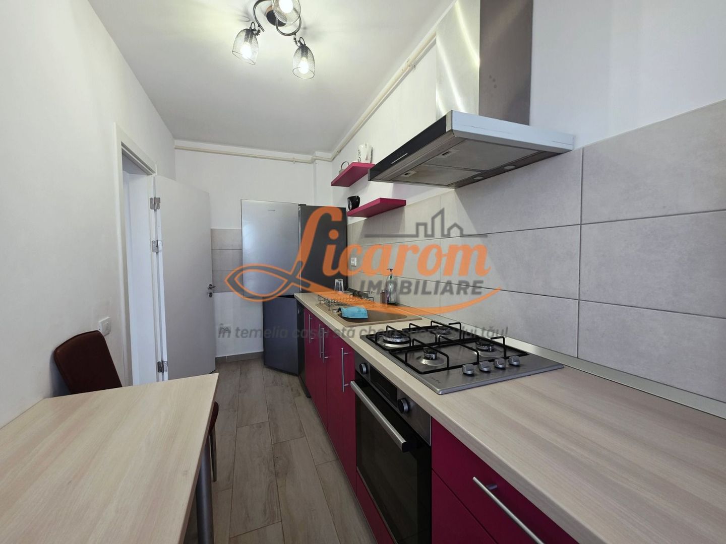 Apartament 2 camere, mobilat, lift, parcare, animale,Cristian BV - imaginea 3