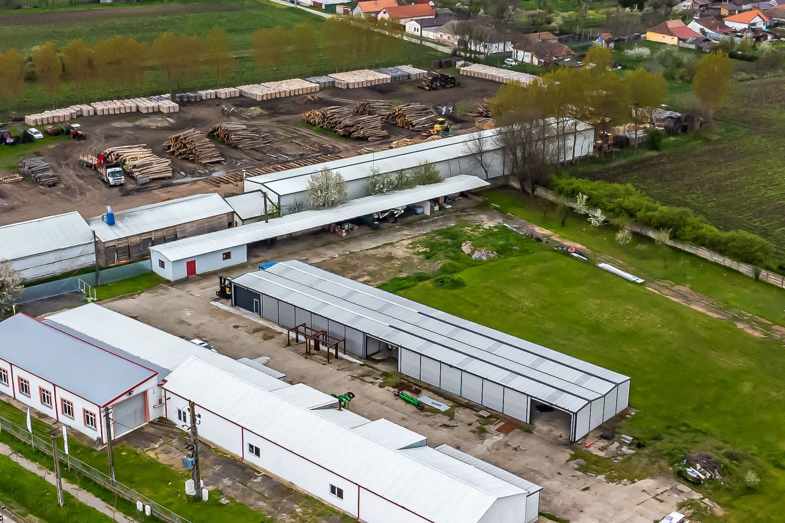 Imagine 2 - Hale depozitare/producție 2.000 mp si 10.000 mp teren în Pecica