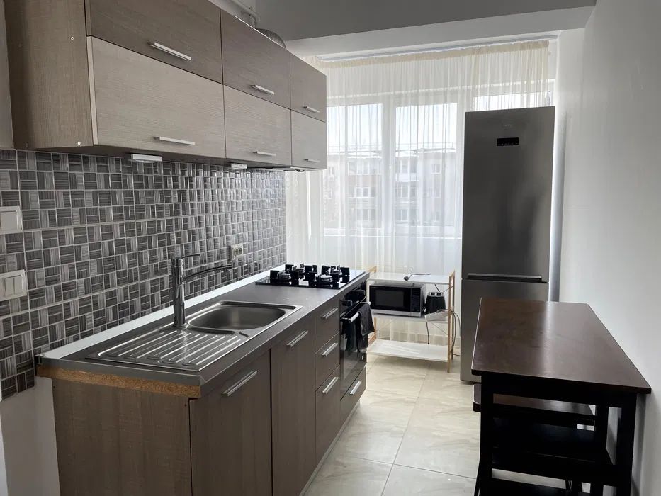 inchiriez apartament cu 3 camere Pacii + loc de parcare