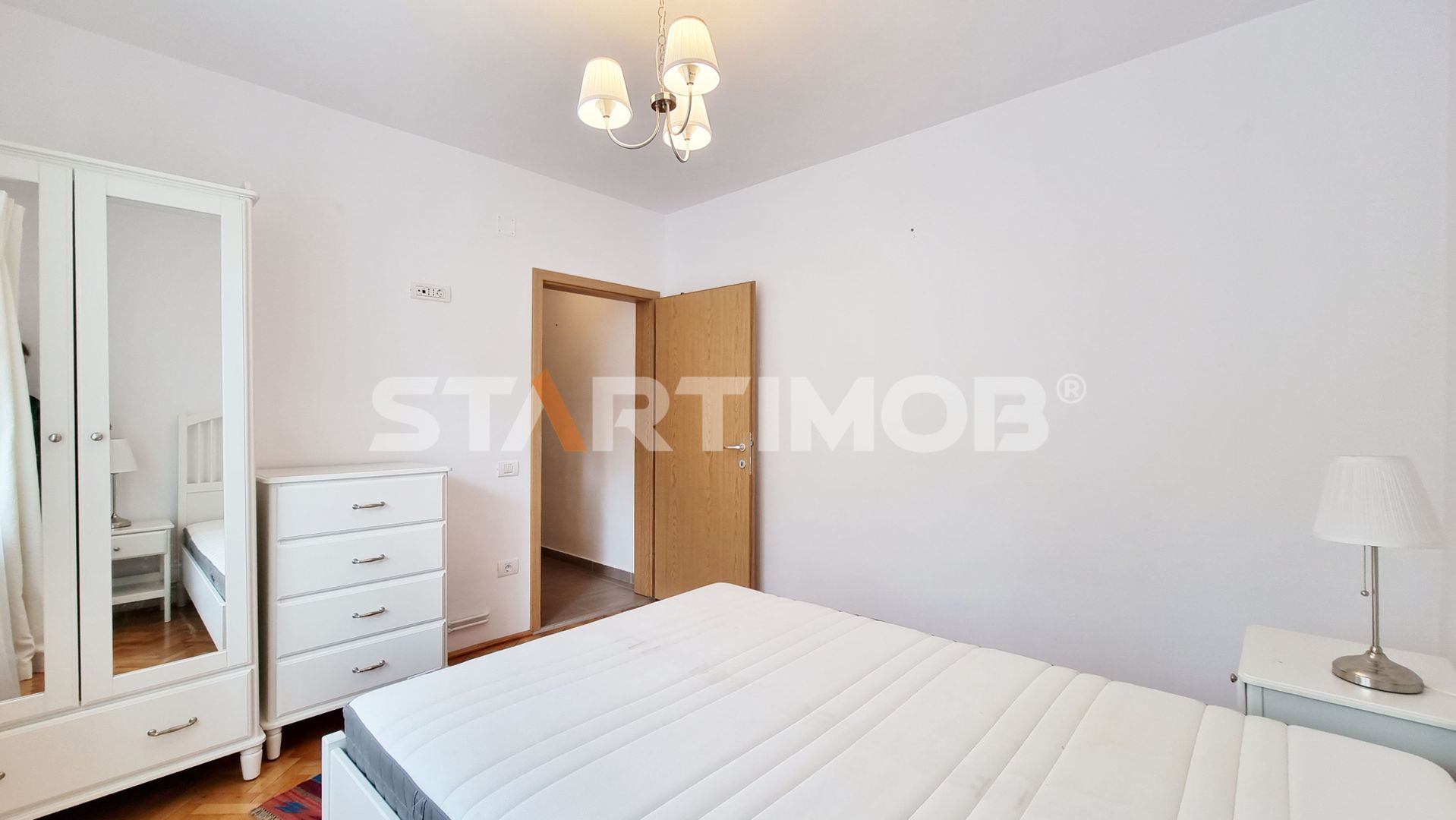 Apartament 3 camere cu parcare si boxa Central