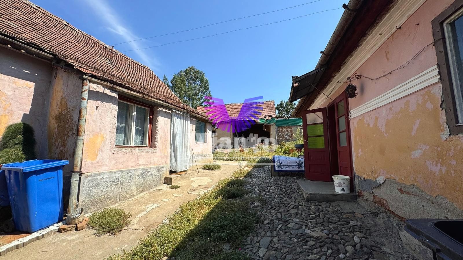 Casa cu doua corpuri independente si teren de 1050 mp central Miercurea Sibiului