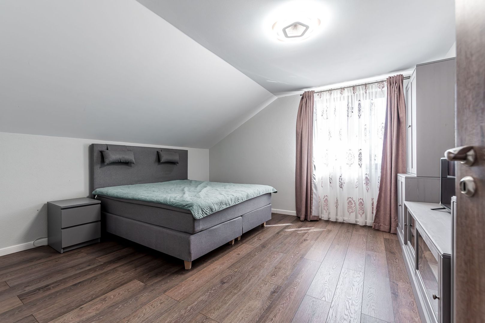 Imagine 6 - Rezervat Casa la cheie de vanzare in cartierul Europa, Vladimirescu