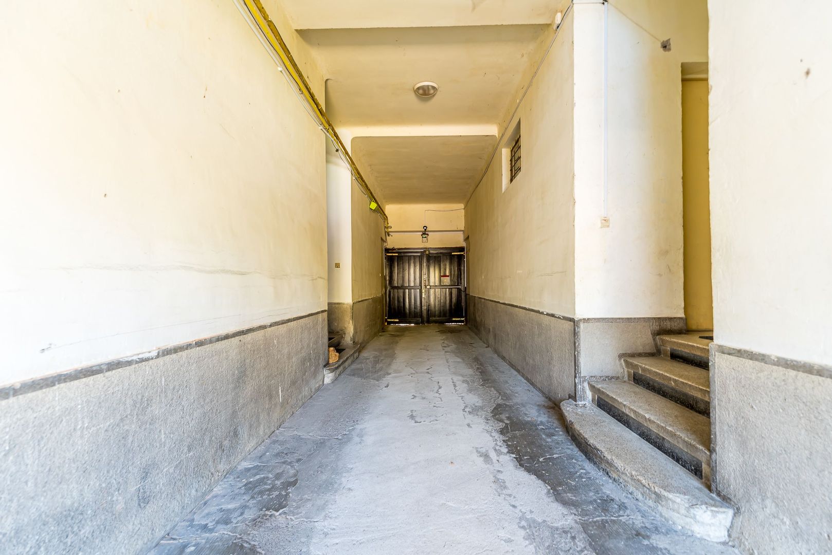 Imagine 5 - Apartament în centru cu acces auto și garaj propriu