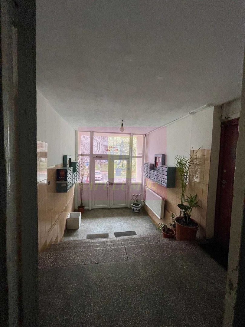 Apartament Vitan 3 Camere, aproape de metrou - imaginea 2