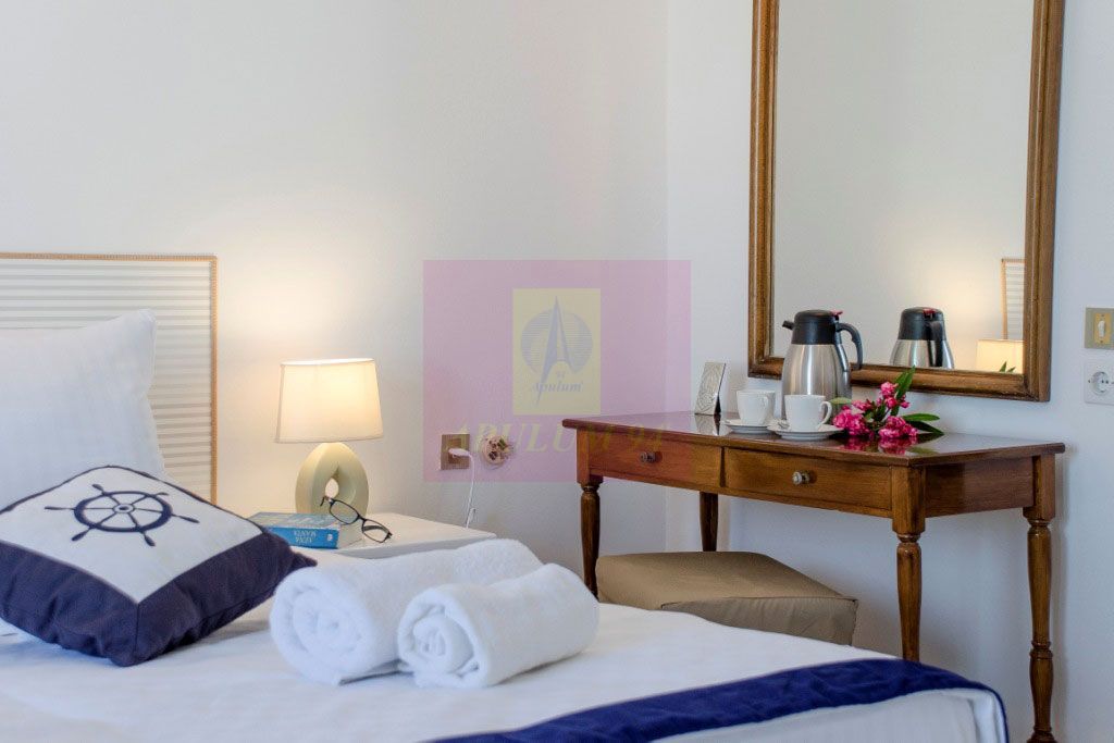 Hotel de vanzare, insula Aegina, Grecia,  prima linie la marea Egee