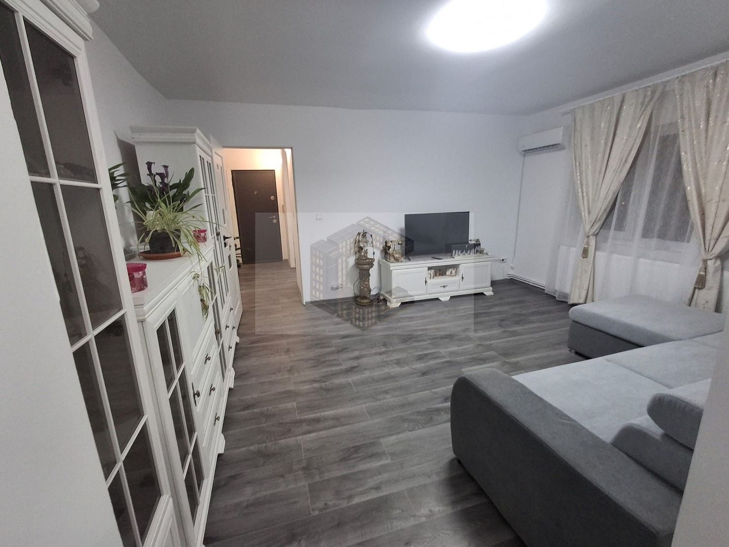 Apartament cu 2 camere , renovat , situat în zona Iosefin