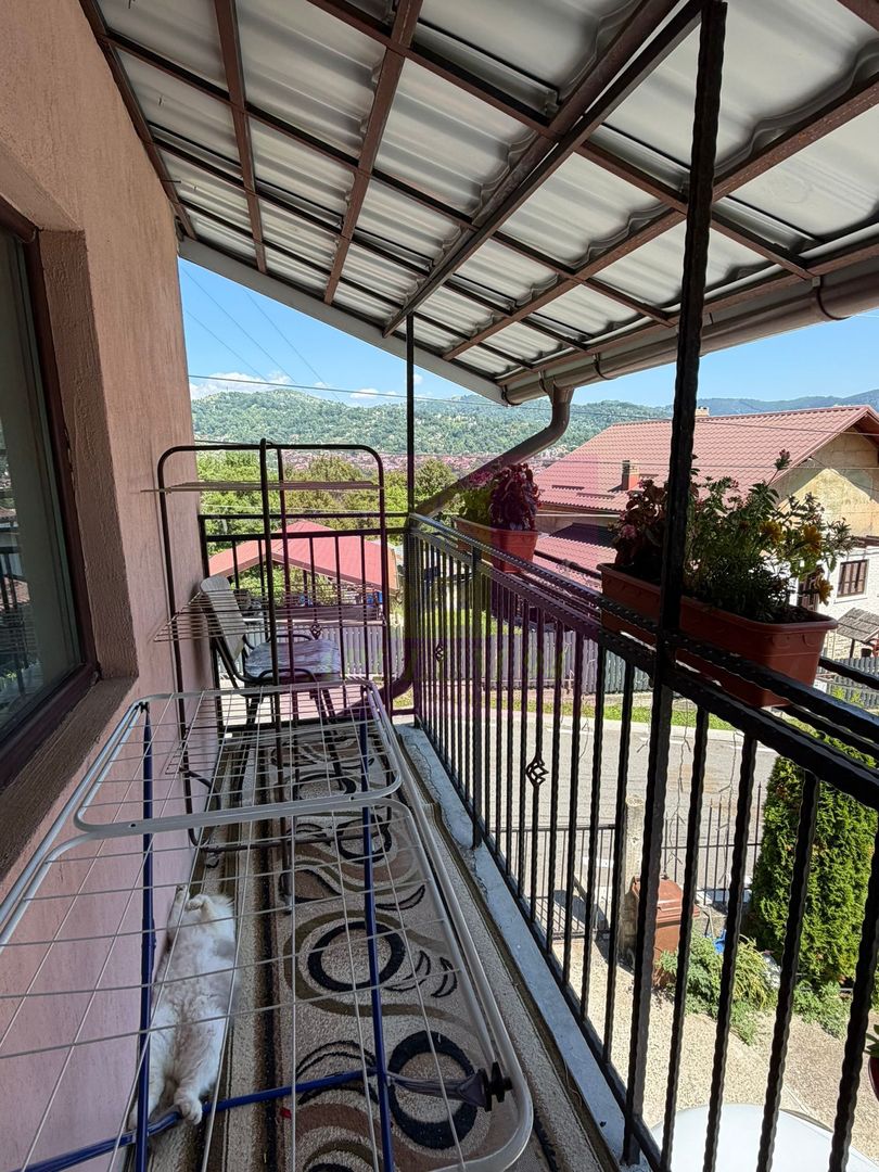 Casa de vanzare cu 4 camere in Comarnic - imaginea 31