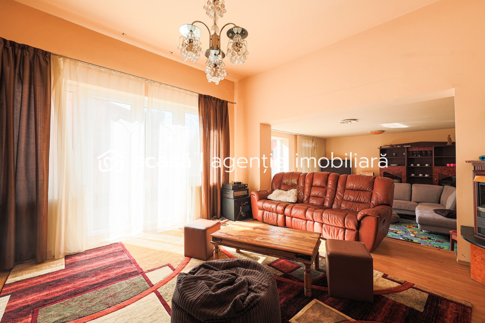 Imagine 2 - Vilă cu 6 camere în zona rezidențială - Poltura