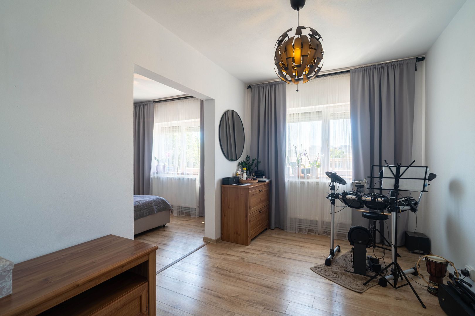 Imagine 9 - Apartament 5 camere Vlaicu – Renovat, 2 băi, centrală proprie