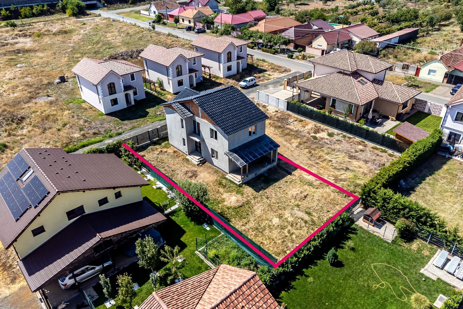 Casă nouă, parțial finalizată – Str. Constituției, Aradul Nou