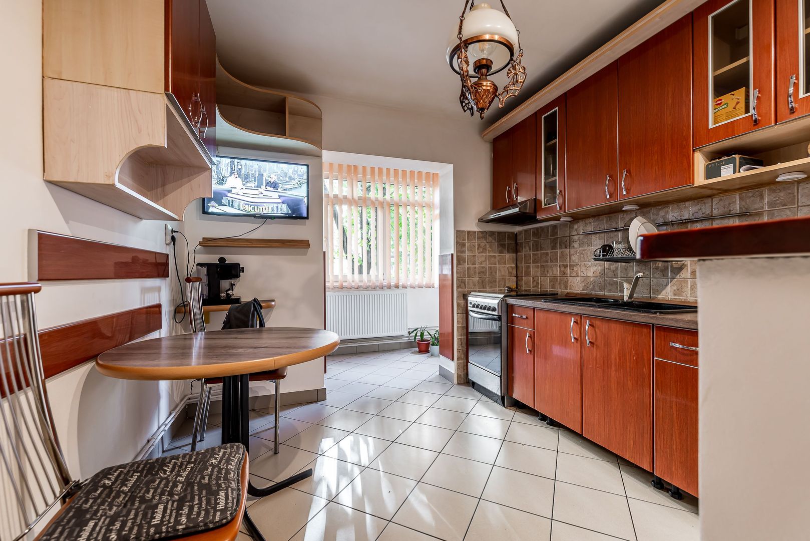 Imagine 3 - Apartament 4 camere la parter, acces direct din stradă in Micalaca
