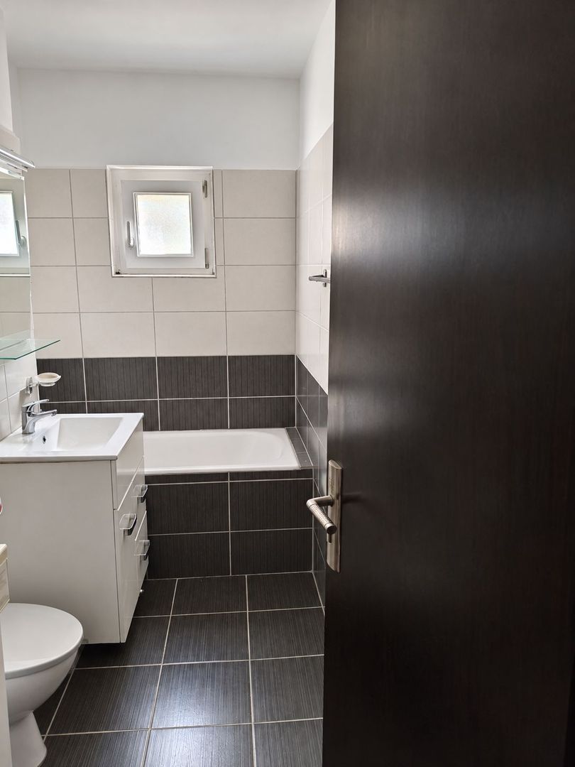 Apartament cu 3 camere, 65 mp, 2 băi și boxă | Zona Lipovei - imaginea 4
