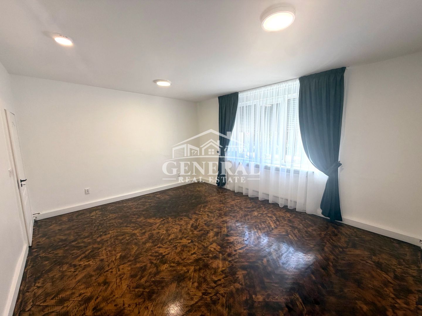 De vanzare ap. 4 camere 135m situat centrul orasului Baia Mare Renovat - imaginea 19