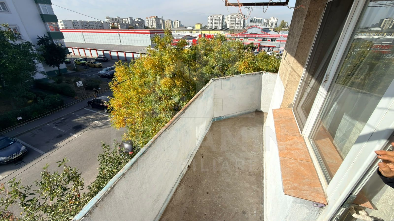Garsoniera decomandata zona Sucpi Electroputere etaj 2 centrala - imaginea 6