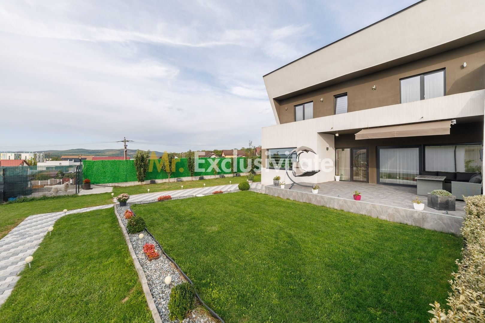 Casa exclusivistă 5 camere cu vedere panoramică Mioveni-Argeş