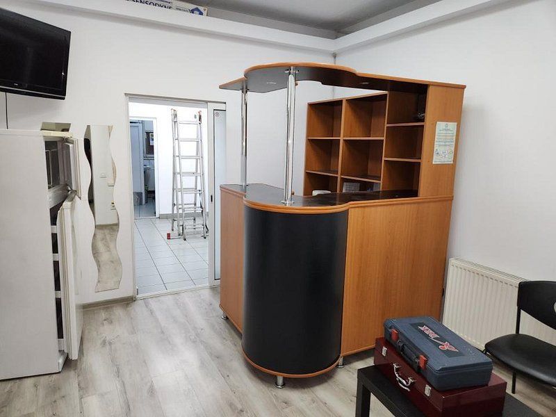Stirbri Voda spatiu birou 82 mp - imaginea 5