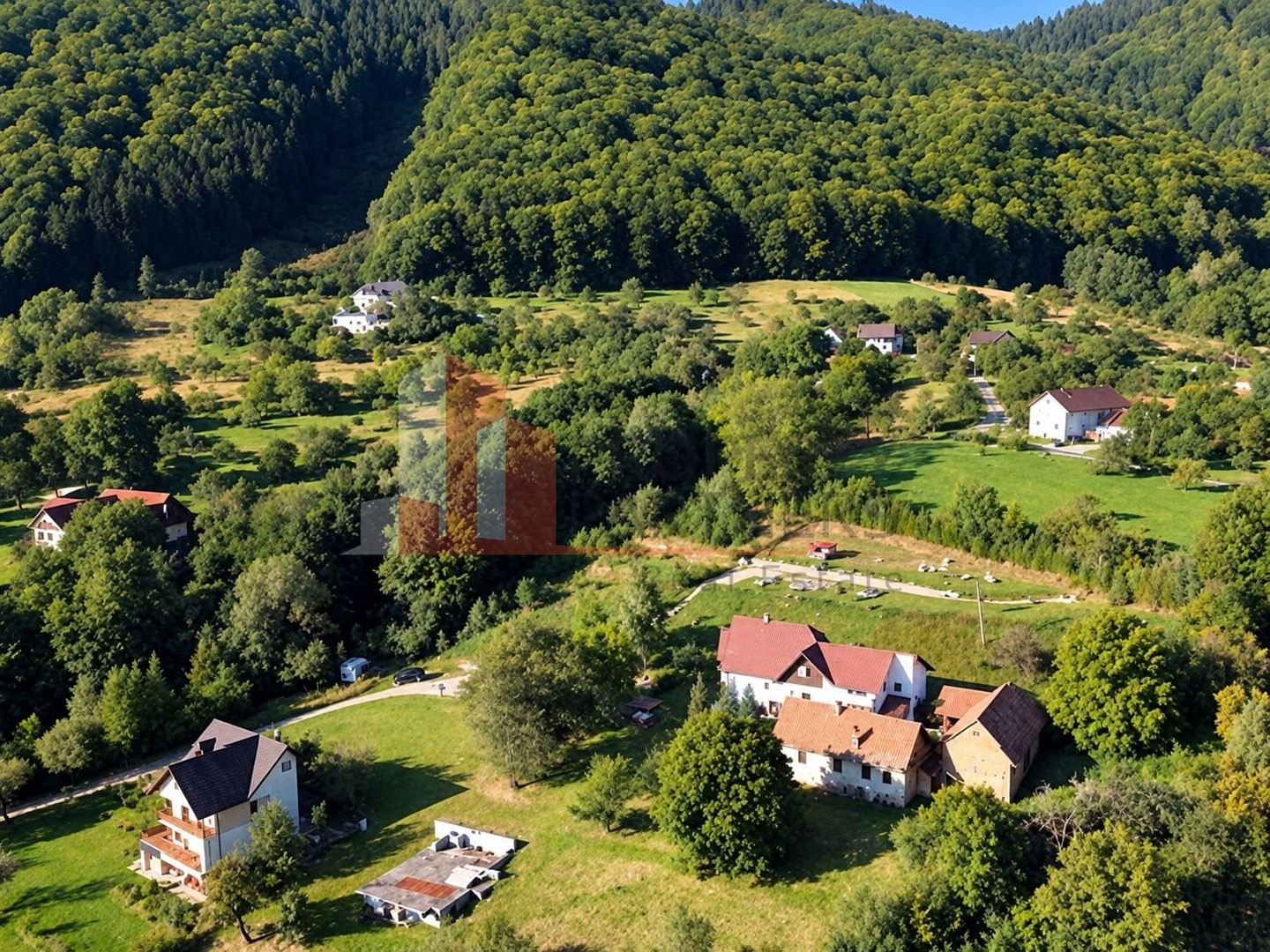 Teren 7.151 mp + casă tradițională în Predeluț–Bran - imaginea 6