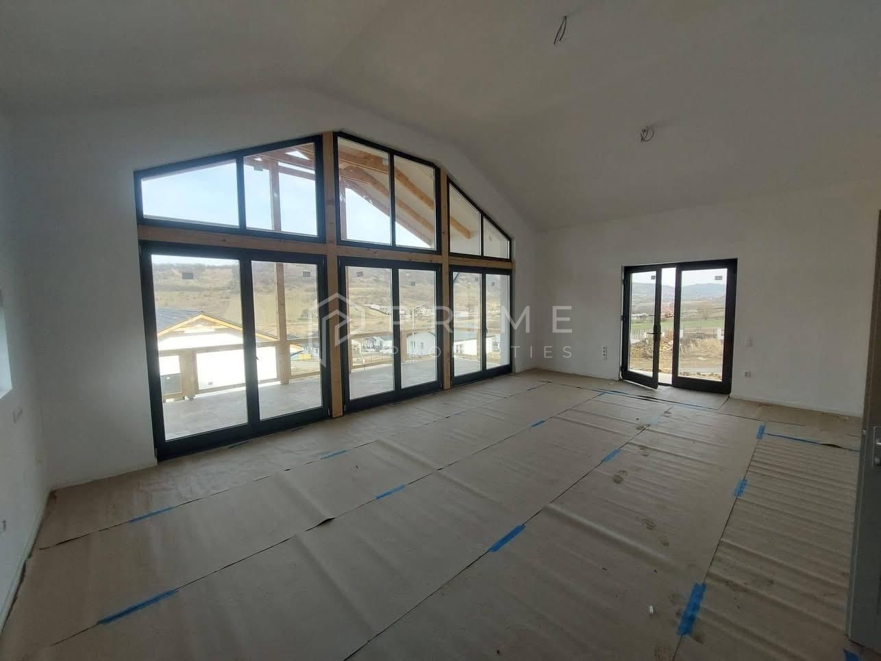 Vilă chalet modern cu perete panoramic de sticlă - Livezeni, Mureș - imaginea 7