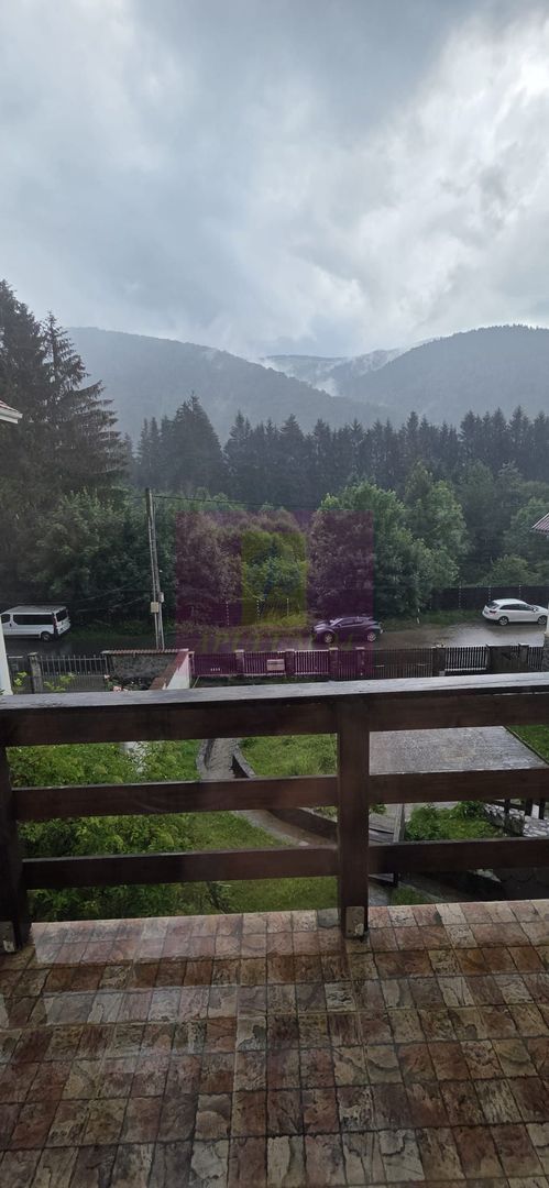 Vila in Sinaia cu parau in curte si view superb - imaginea 28