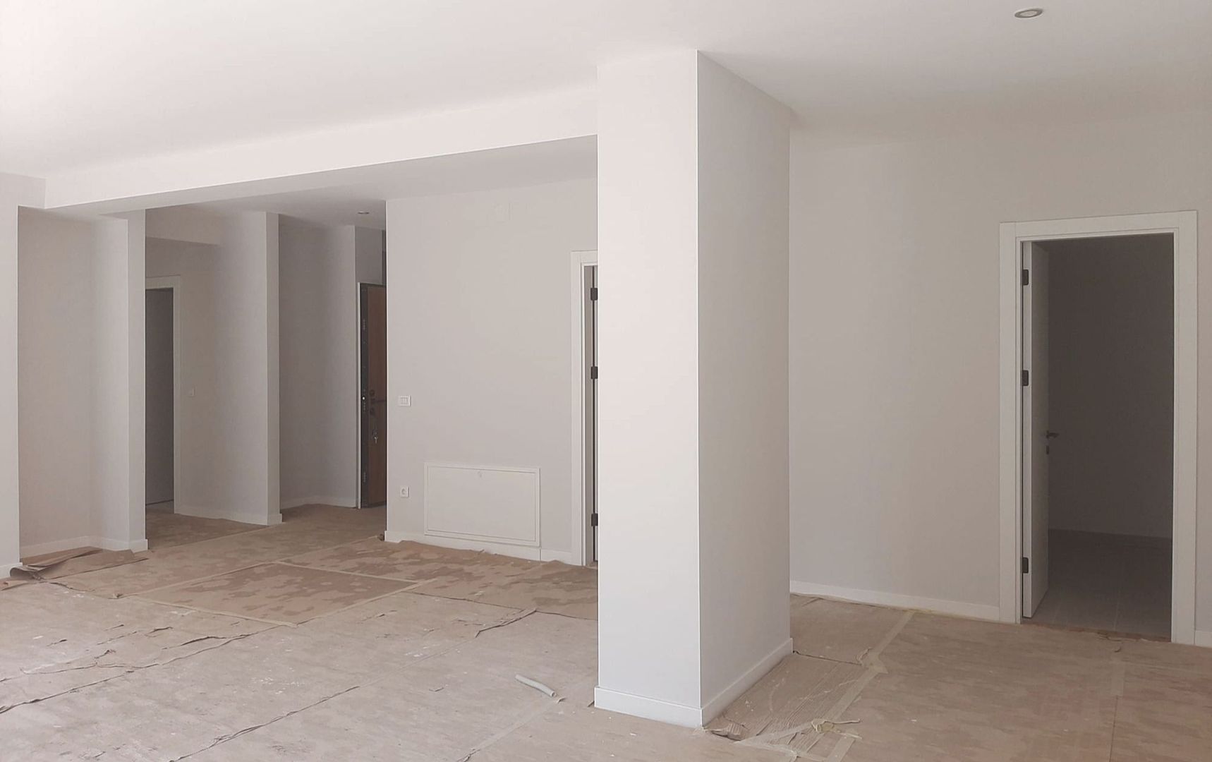 APARTAMENT PREMIUM CU 5 CAMERE ȘI GRĂDINĂ PRIVATĂ DE 160 MP - imaginea 5