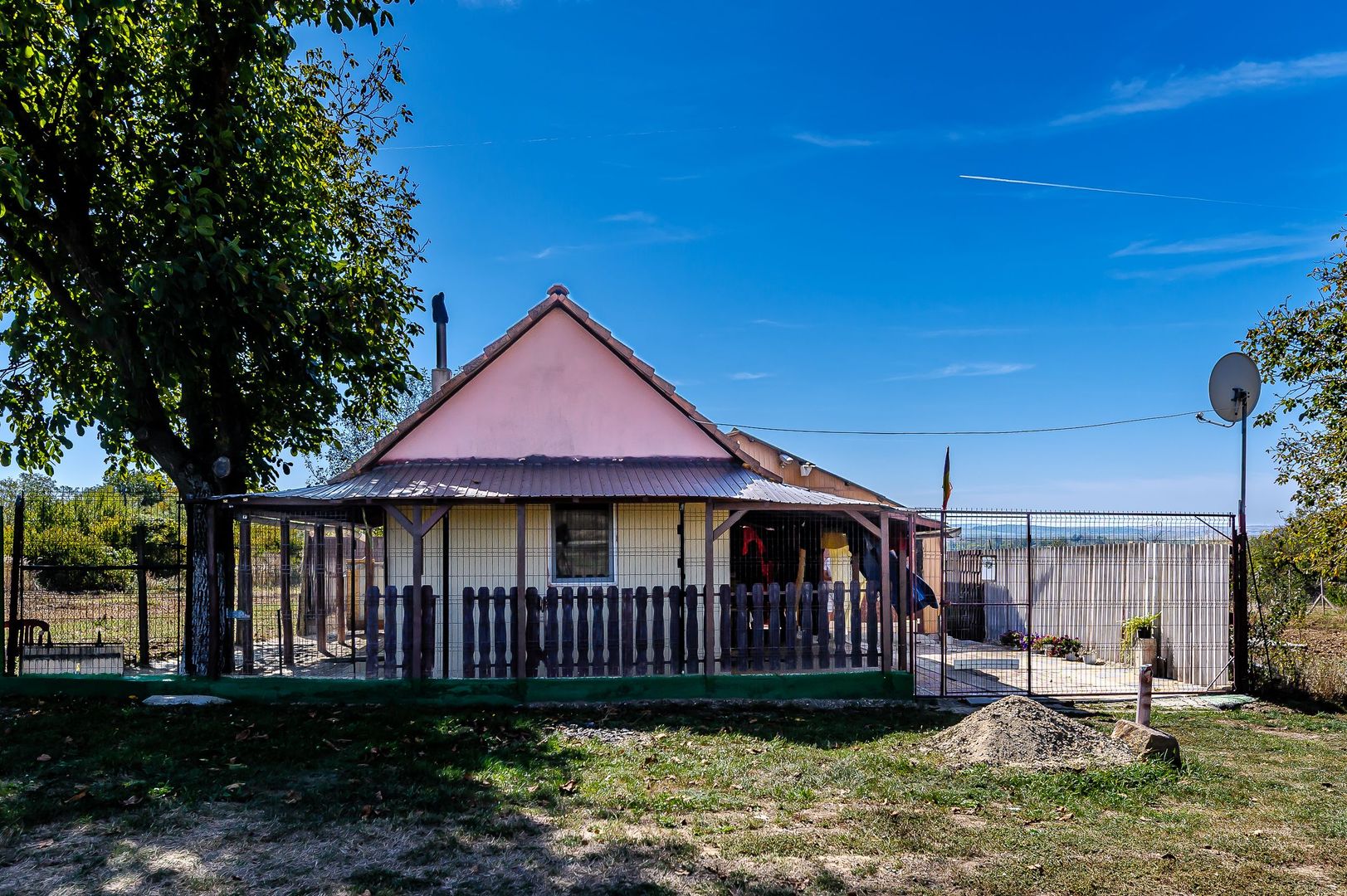 Casă cu teren generos și priveliște panoramică – Lipova