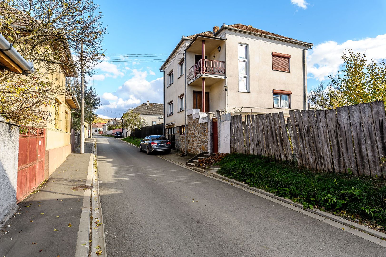 Imagine 2 - Casă din cărămidă cu 8 camere – zonă liniștită, LIPOVA