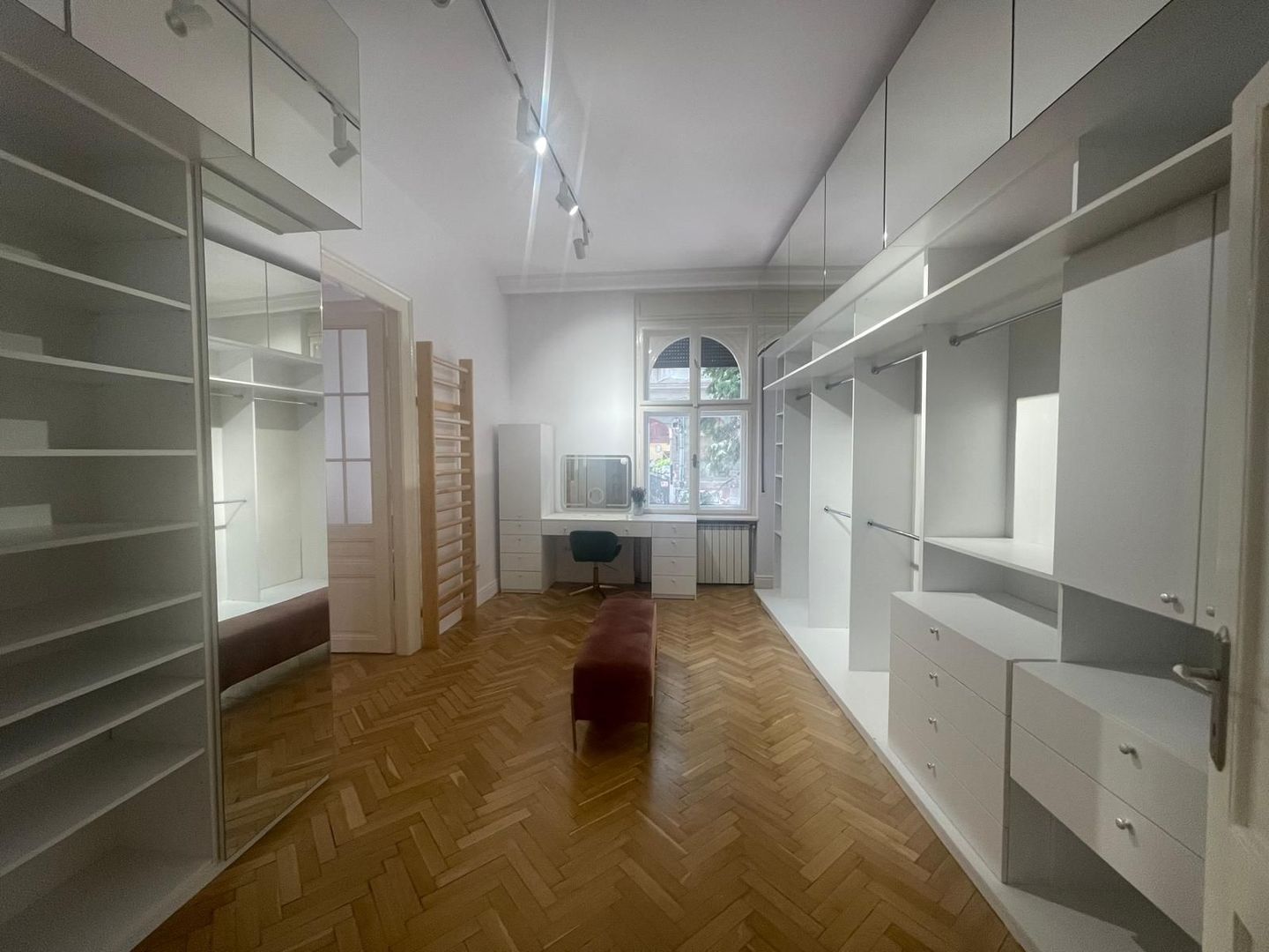 Apartament de lux în inima Oradiei – locație premium lângă Gojdu - imaginea 9