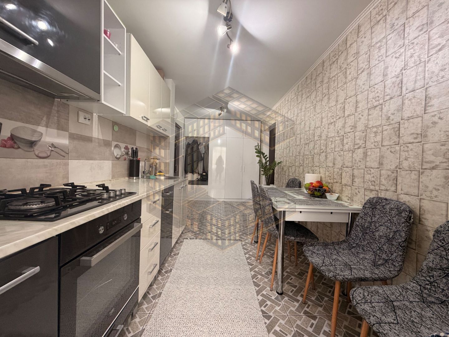 Apartament cu 2 camere, decomandat, renovat,de vanzare, zona Lipovei - imaginea 3