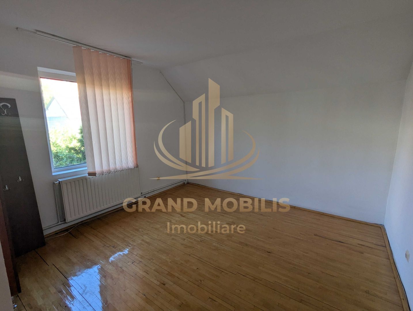 Vilă pentru Activități Comercia –5 Camere, Curte500 MP – Zona Aradului - imaginea 7