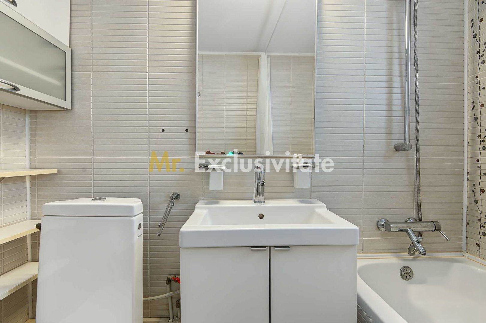 Central-Eremia, ap. 3 camere, 2 băi + boxă,proaspăt zugrăvit, et.2 - imaginea 15