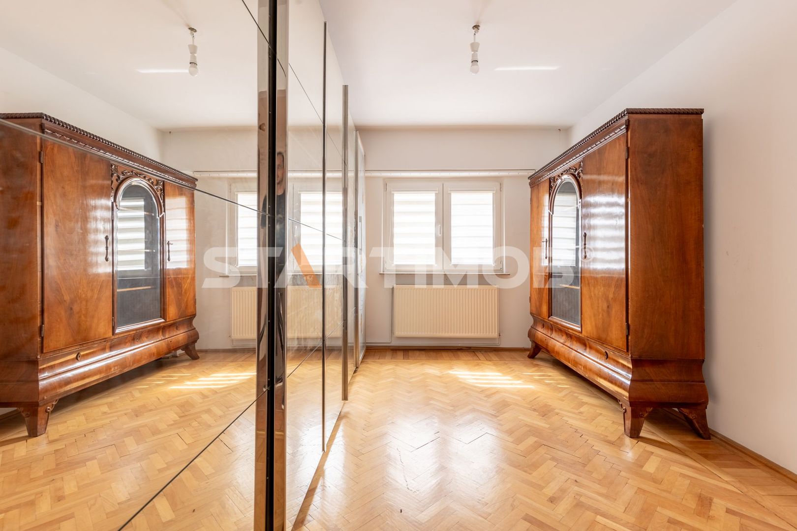 Apartament 3 camere  cu boxa si parcare