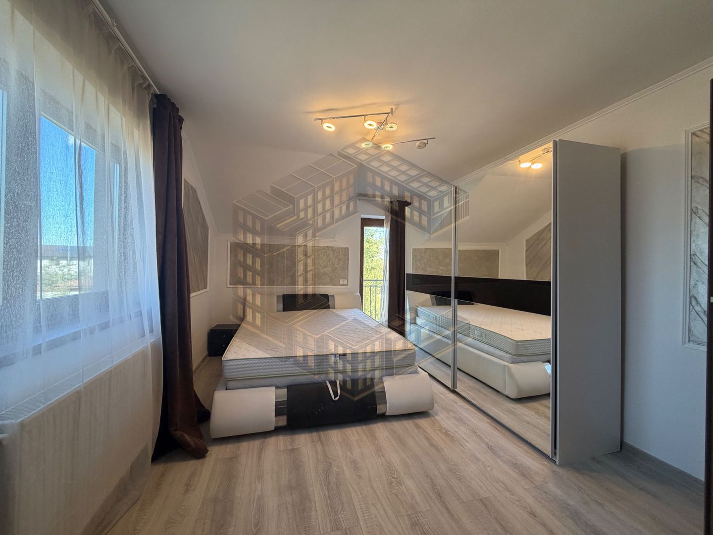 Duplex de vanzare,4 camere si 3 bai, acces auto, Dumbravita - imaginea 8