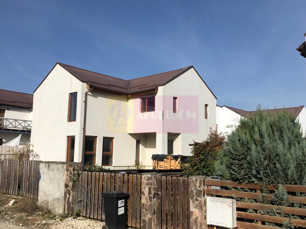 Vila la rosu Zarnesti- Mitropolit Metianu cu vedere superba spre munte