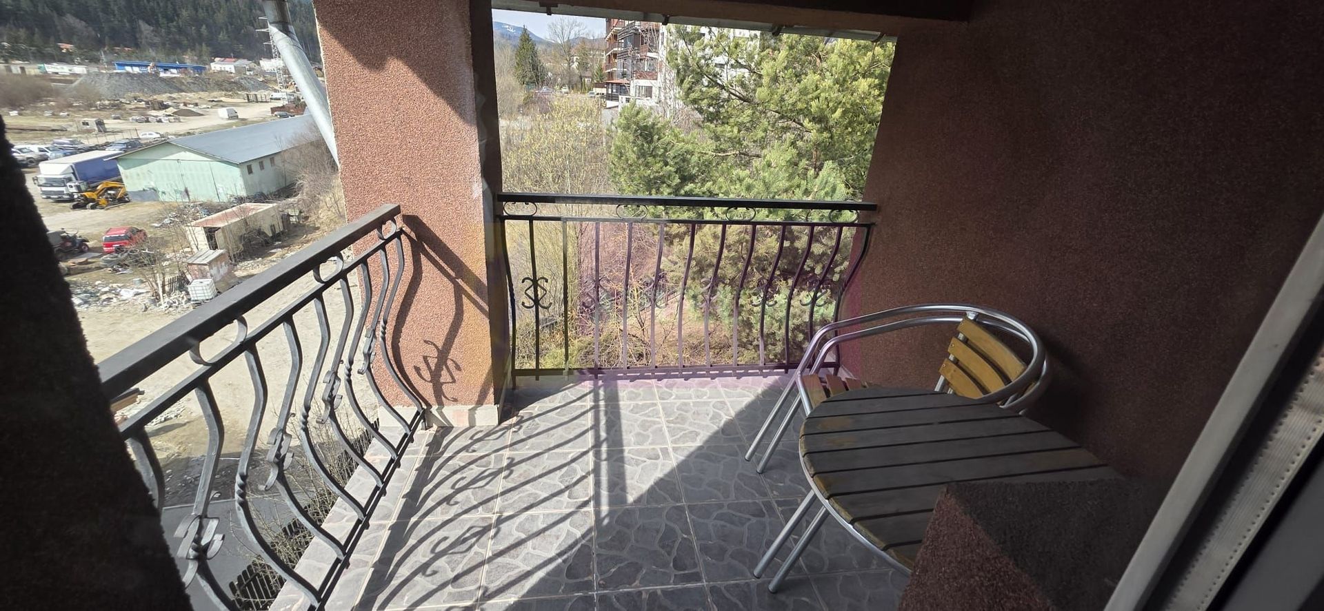 Vila de vânzare cu 8 camere și garj in Busteni
