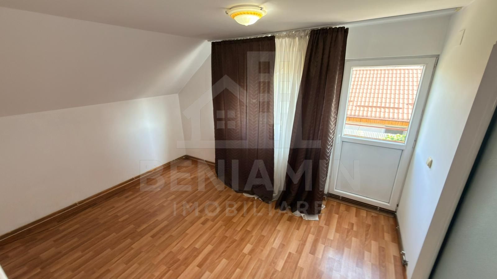 Vand Casa P+M 5 Camere-Curte si Strada Privata-Zona Catargiu - imaginea 3