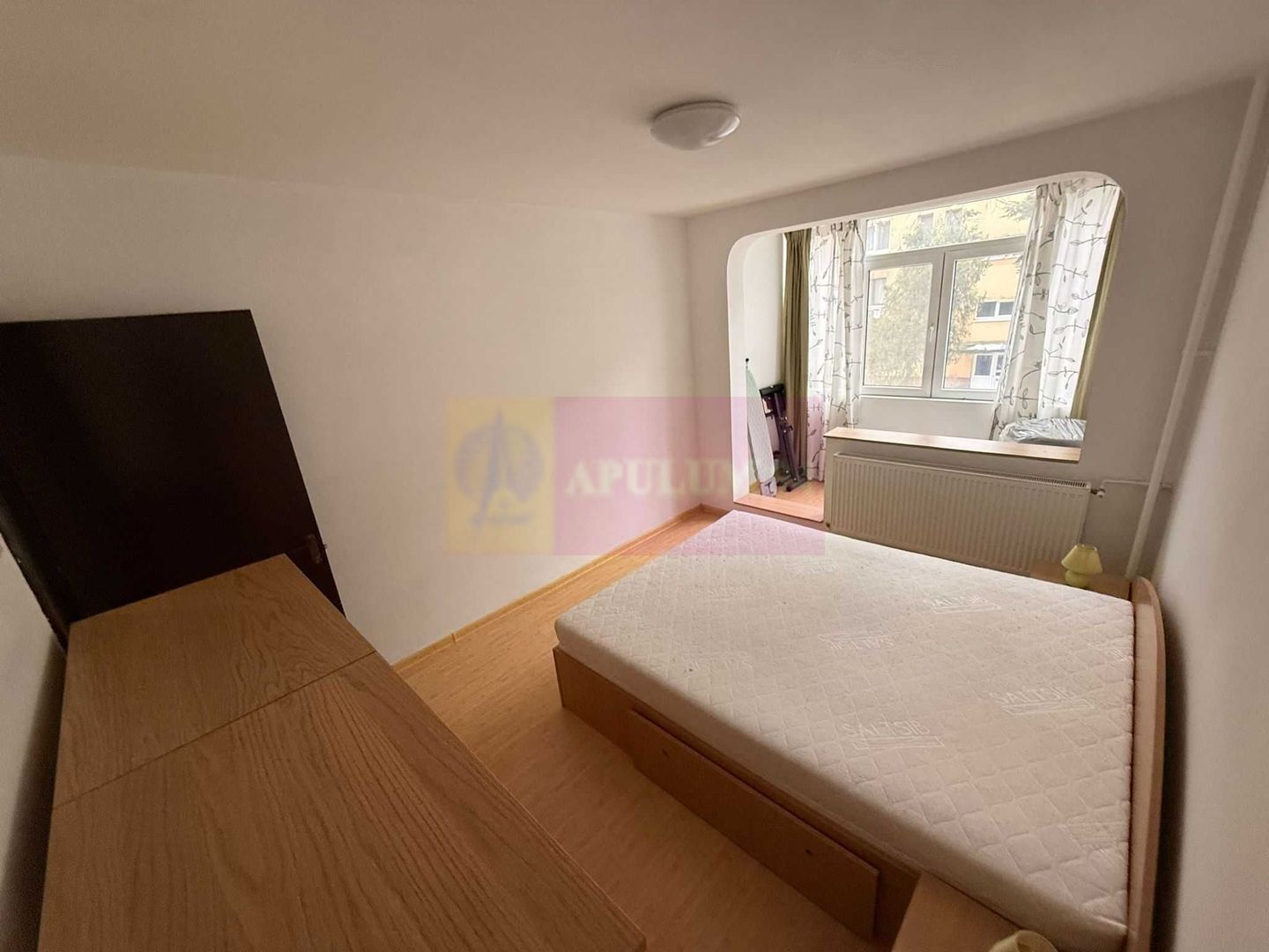 Apartament 3 camere, etaj 1/4, în Drumul Taberei