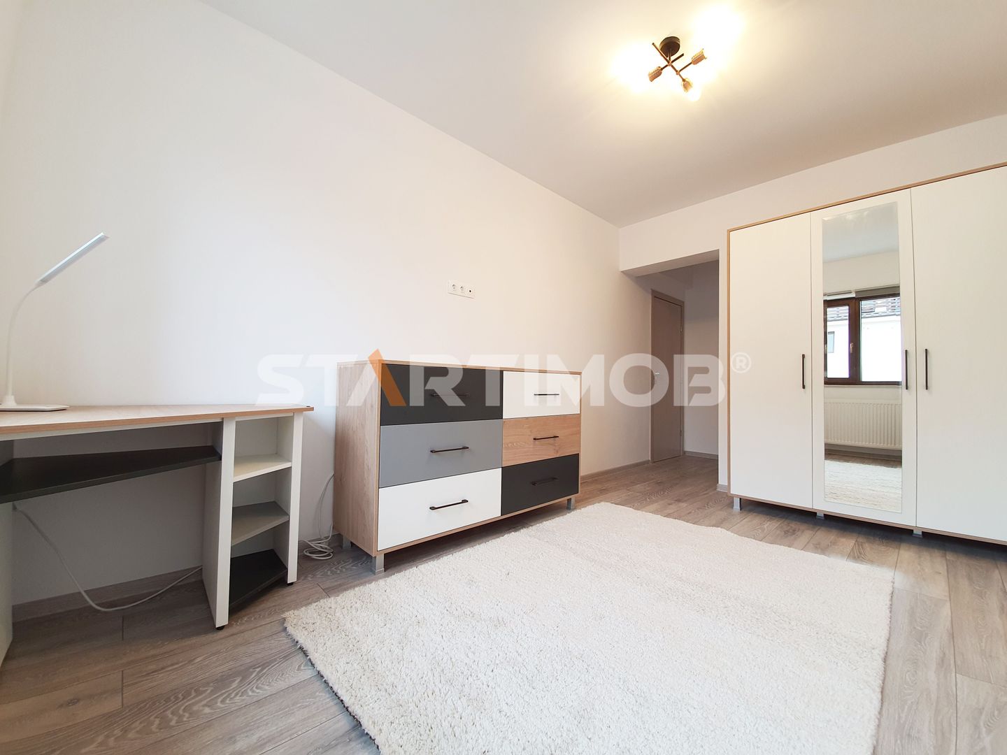 Apartament mobilat 3 camere cu parcare subterana