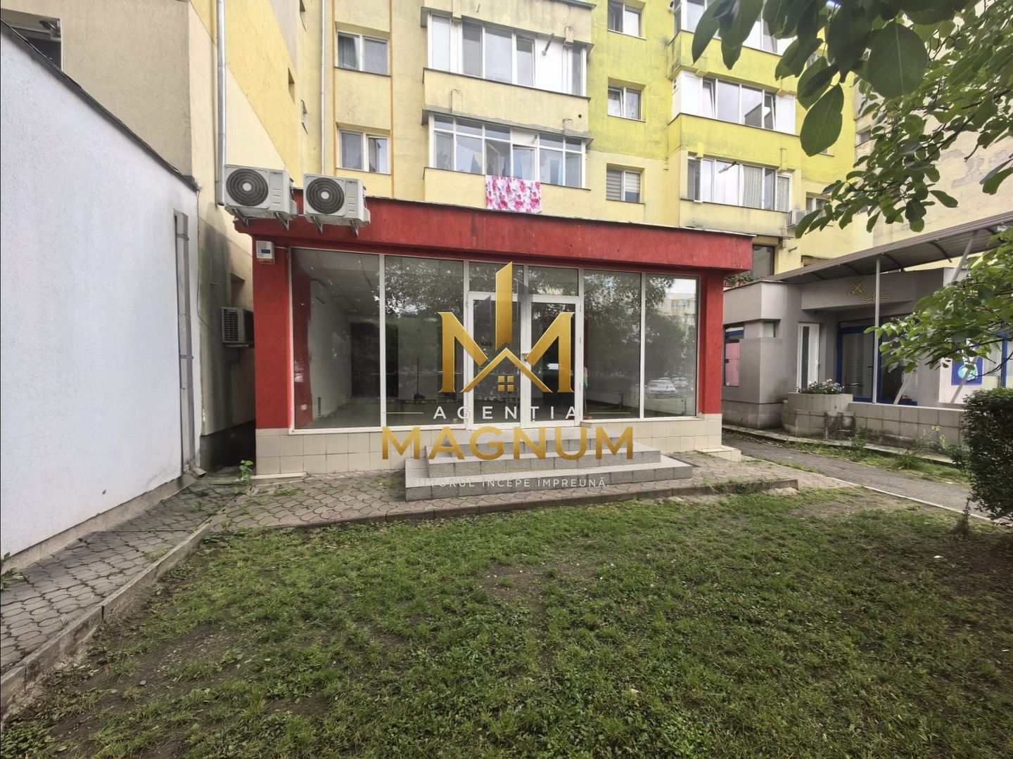 Spațiu comercial stradal | Vitrină mare | Zonă cu trafic intens - imaginea 4