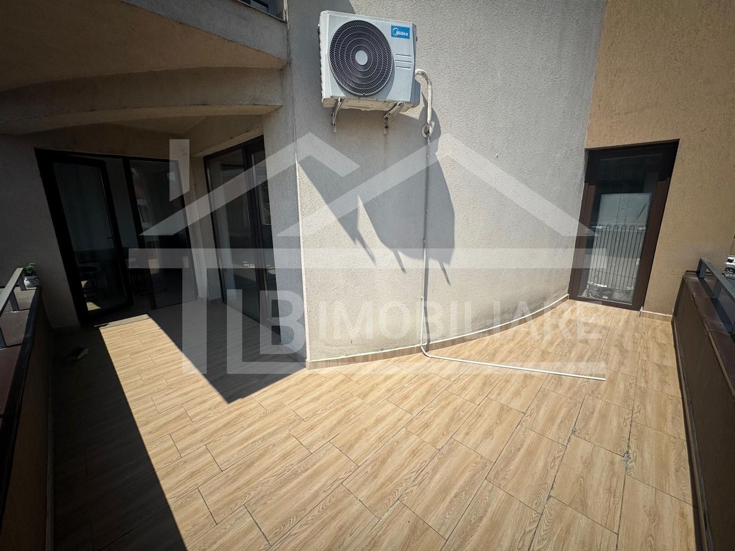 Apartament cu 2 camere, 70mp, terasa, parcare, Zona Centrala - imaginea 10