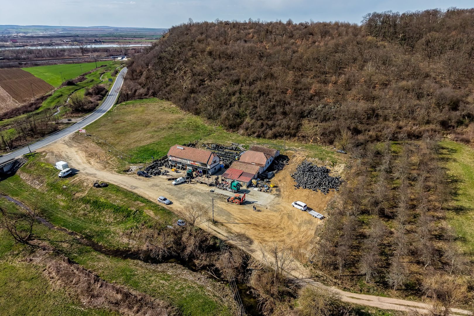 Imagine 5 - 1,2 ha teren comercial/industrial cu hale in Baratca Paulis Arad