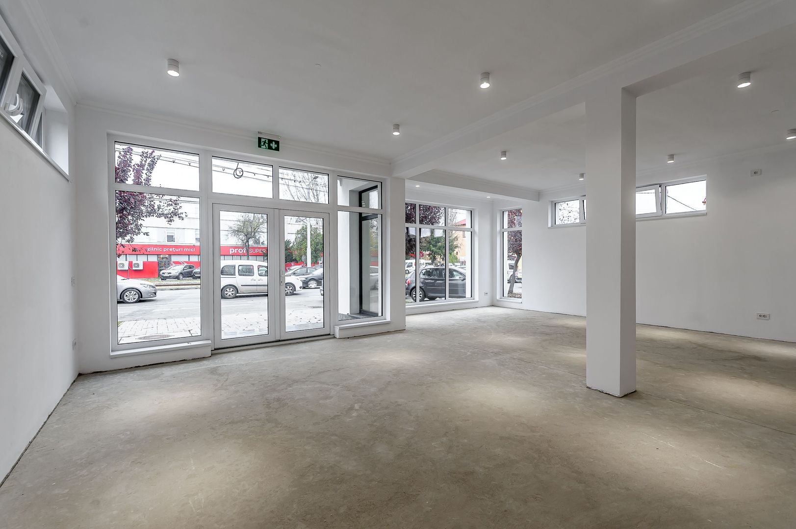 Imagine 4 - Clădire nouă P+2 cu showroom și birouri în Arad
