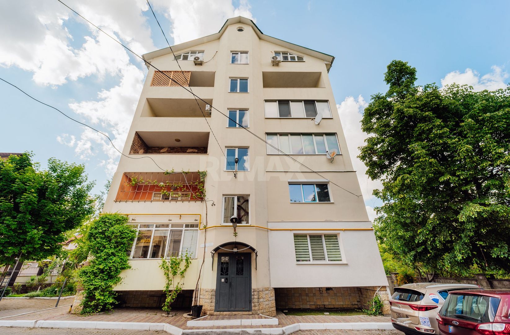 De vinzare Apartament 2 camere si balcon + living cu logie