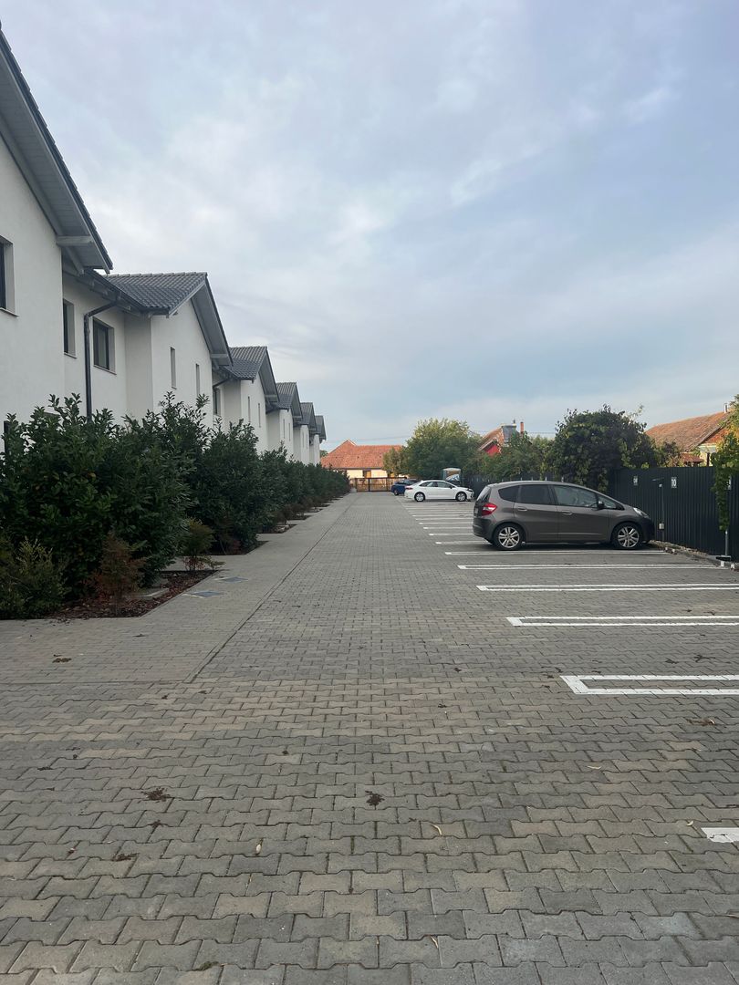 Case înșiruite cu 4 camere, grădină privată și 2 locuri de parcare - imaginea 8