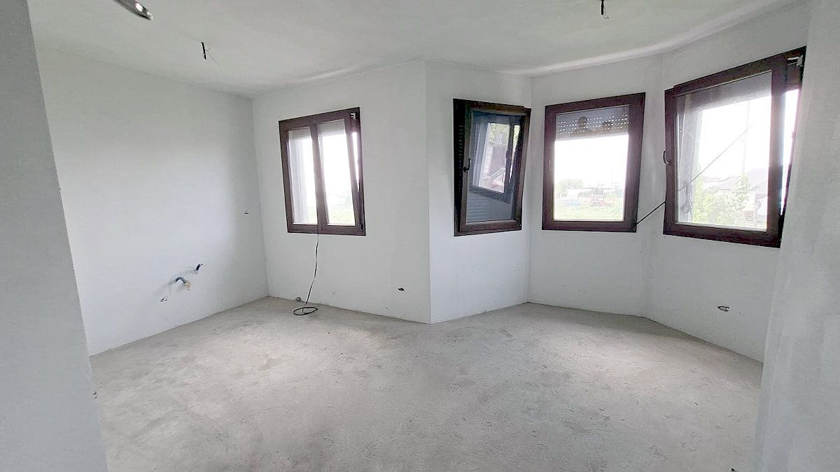 Casă tip vilă cu teren 2426 mp în Matca – oportunitate la 115.000 € - imaginea 7