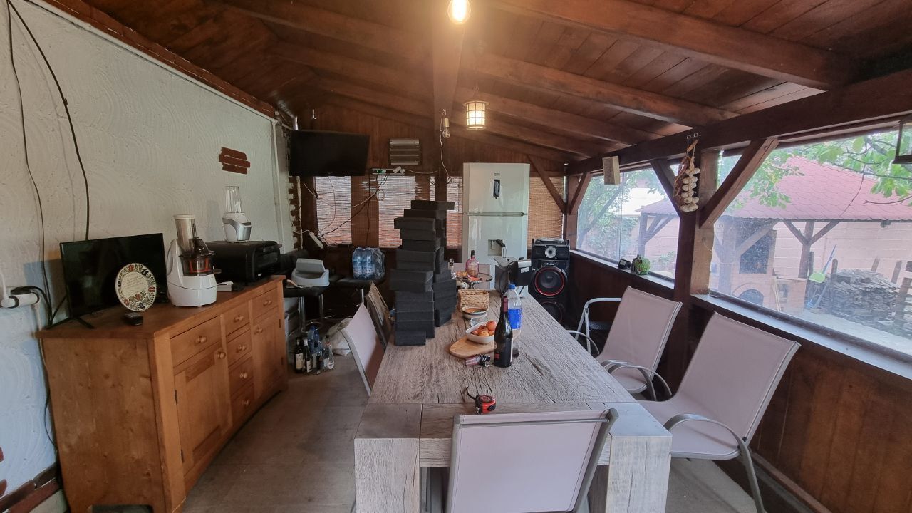 Imagine 7 - Casă cu 3 camere, anexă și teren de 901 mp – Pecica, zonă centrală