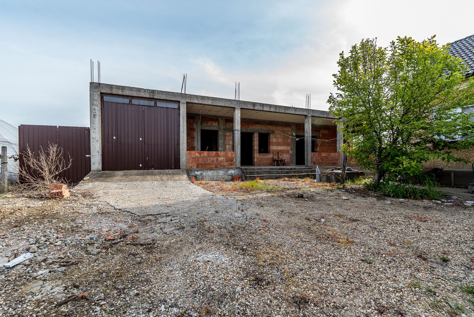 Imagine 14 - Casă finisată + casă în construcție, la același preț!