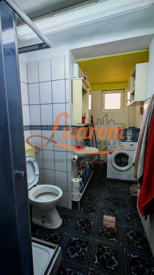 Corp de casa 4 camere zona Nicopole,curte comuna cu 1 familie. - imaginea 9