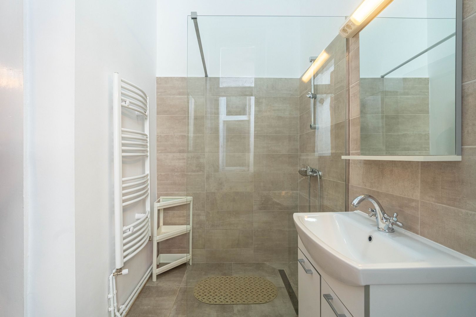 Imagine 3 - Închiriere apartament ultracentral cu parcare privată | 97 mp,